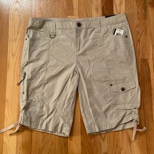 🎉HP🎉NWT Style & Co 16 Petite Mid Rise Bermuda Short